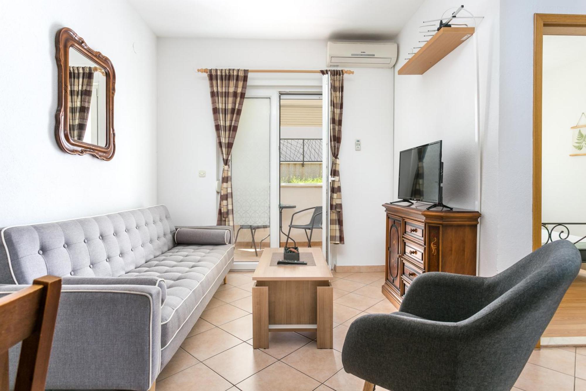 Apartments With A Parking Space Kastel Stafilic, Kastela - 20926 Ruang foto